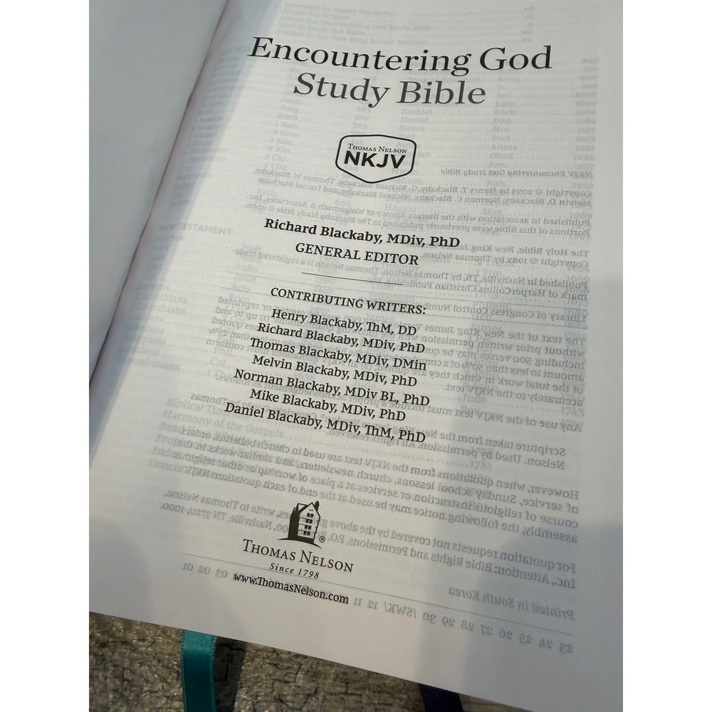 Thomas Nelson Encountering God Study Bible NKJV Leathersoft Indexed Gold Foil - Picture 9 of 14